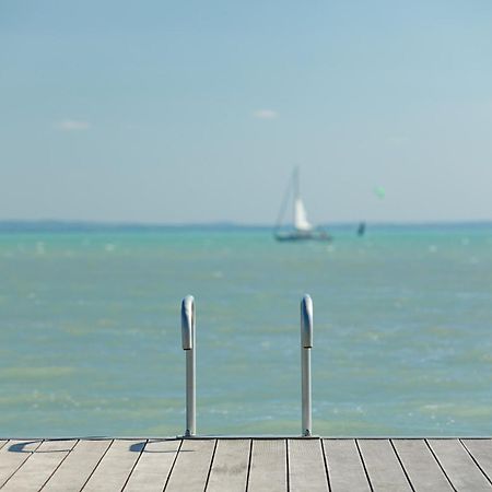 Blue4 Apartment Balatonfůzfő Екстериор снимка