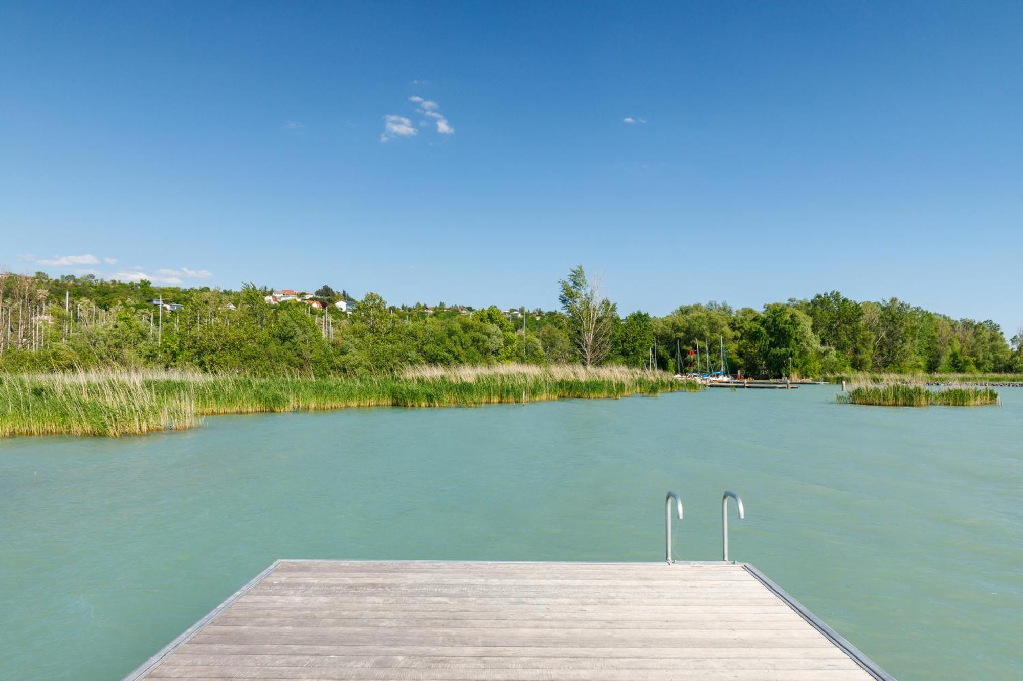 Blue4 Apartment Balatonfůzfő Екстериор снимка