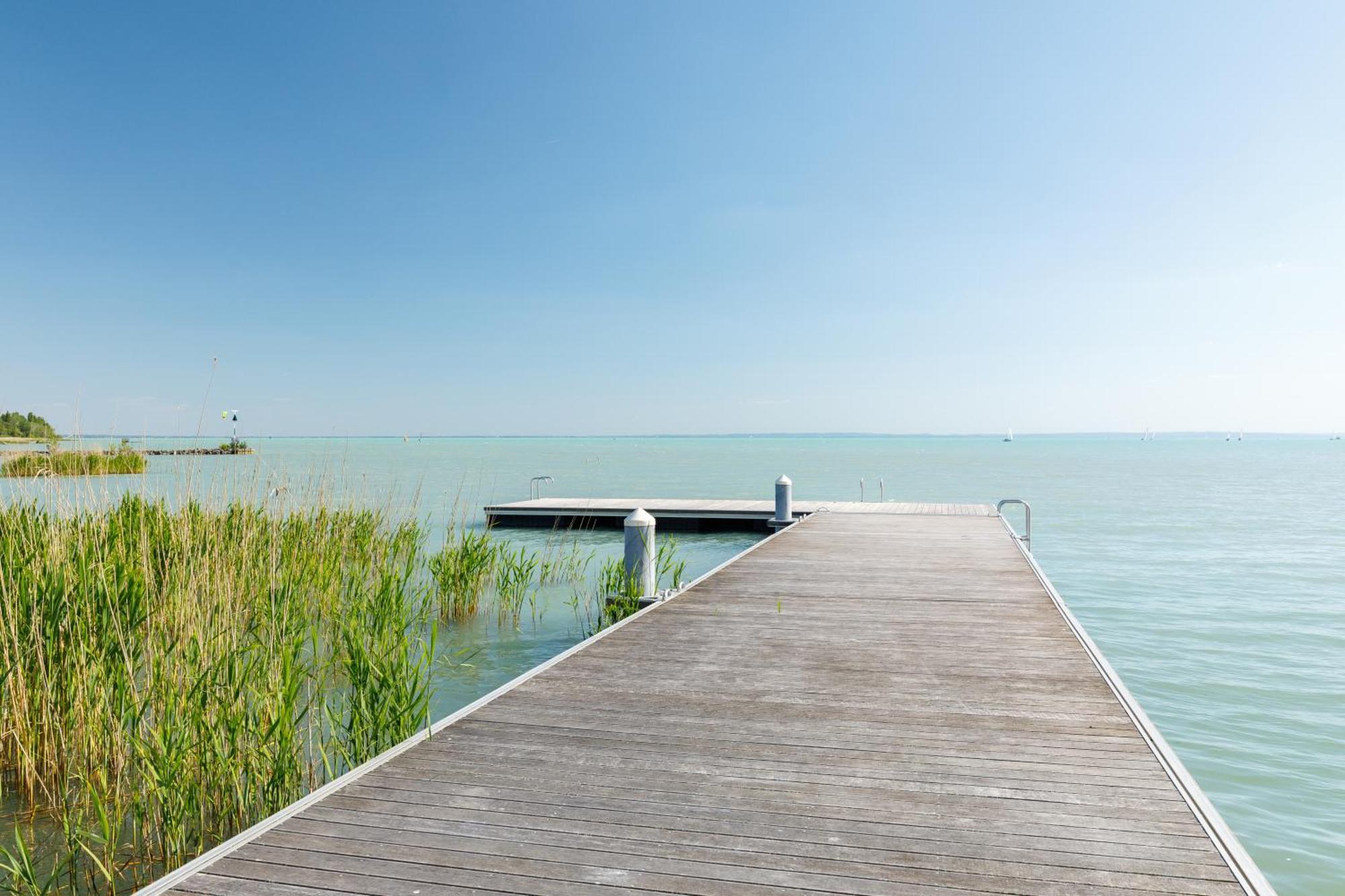 Blue4 Apartment Balatonfůzfő Екстериор снимка