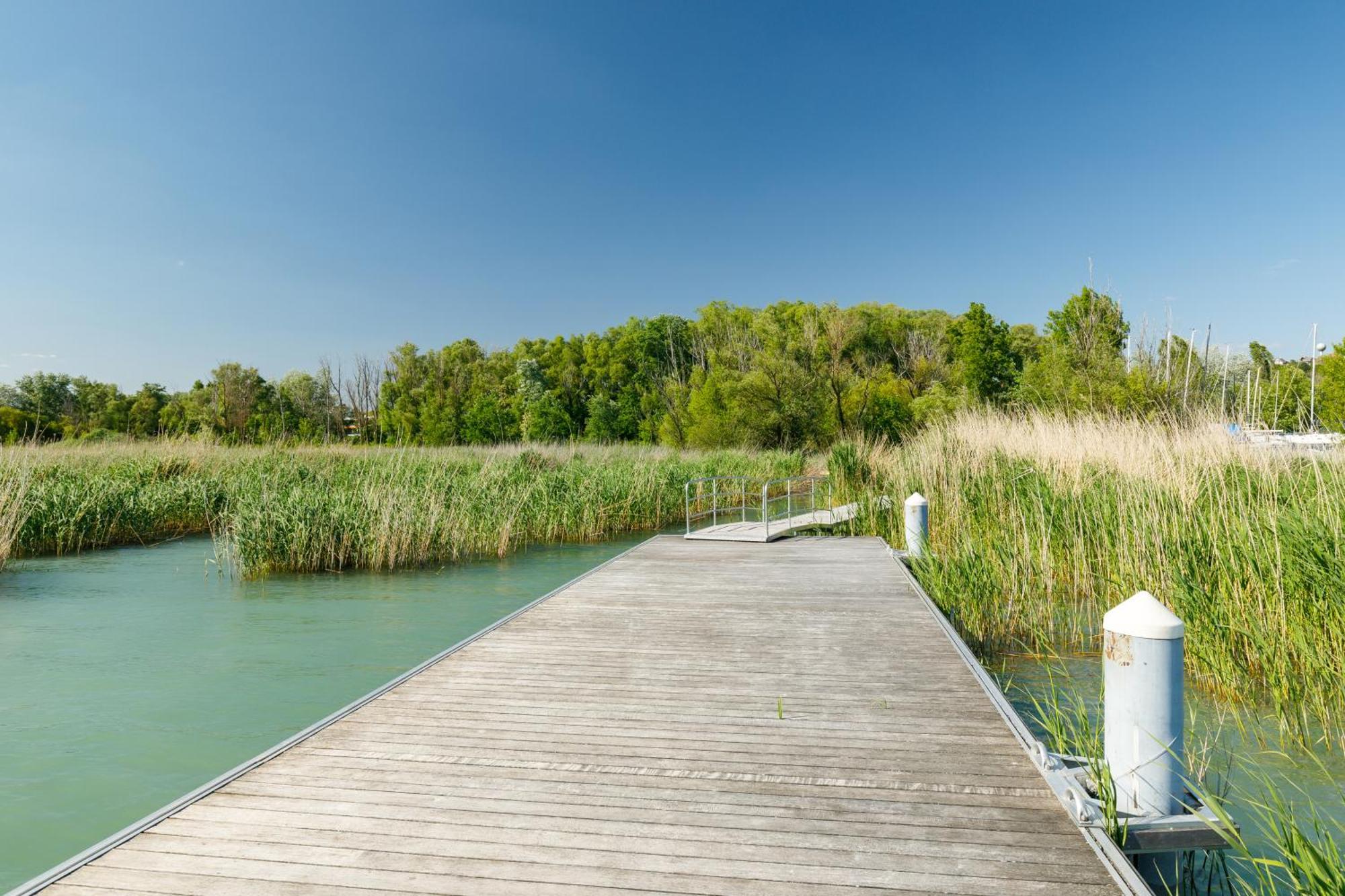 Blue4 Apartment Balatonfůzfő Екстериор снимка